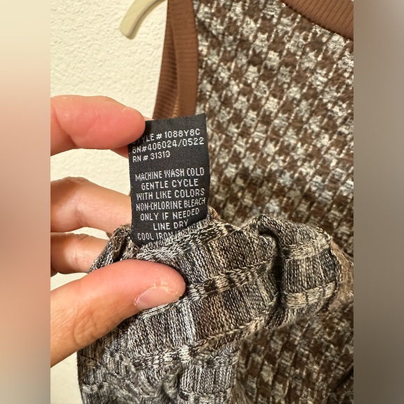 EUC B•Wear Knit Brown Sweater Vest Tank V/Neck Adjustable Cinched Sides - Picture 6 of 6